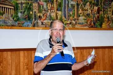 Presentanción en la sede del colectivo vecinal de Jiámar del puzzle más grande del mundo, montado por Tomás Torres/Antonio Alí.